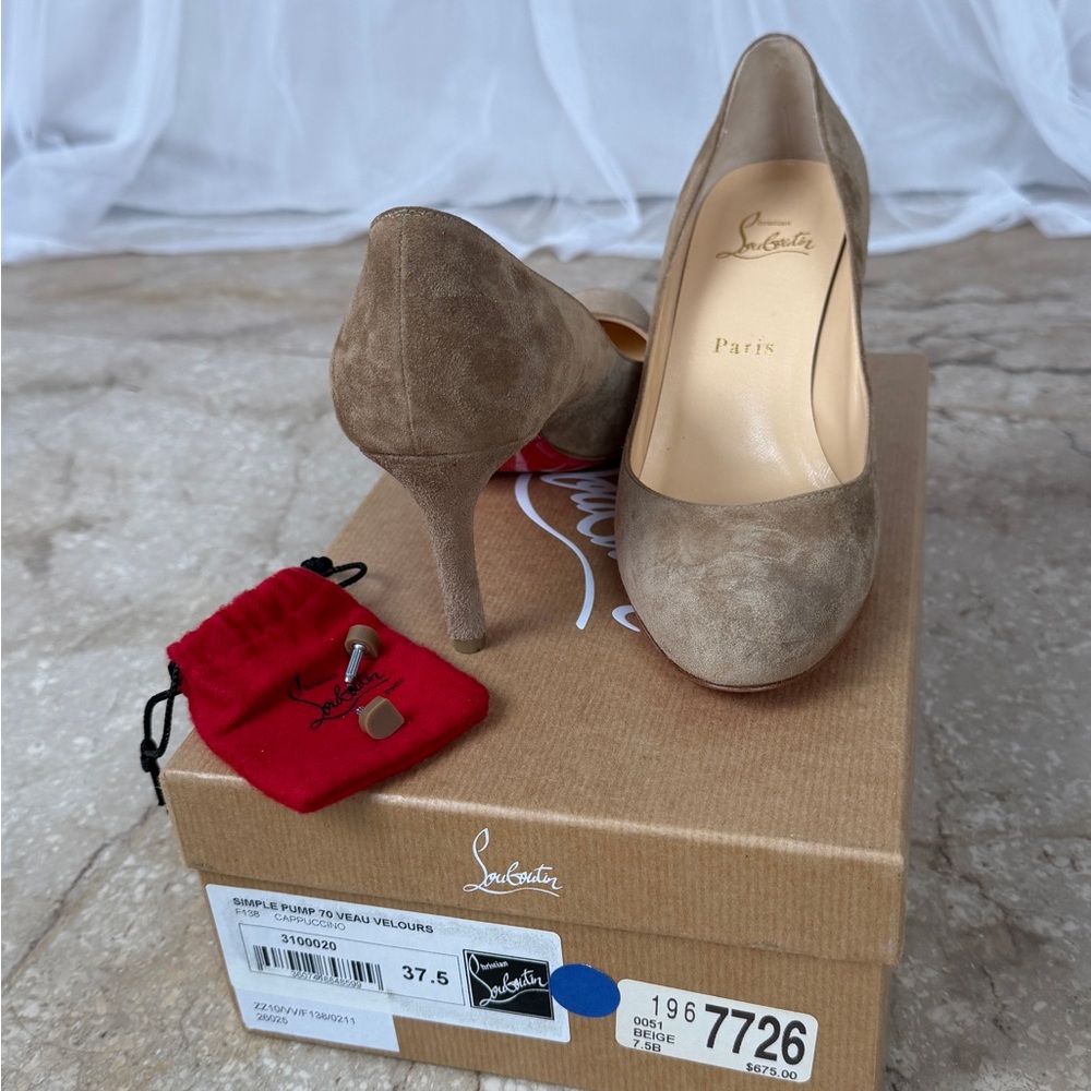 Christian Louboutin Simple Pump 37.5 Excellent Condition | Box + Extra Heel Taps